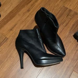 Steve Madden Survey black leather ankle booties